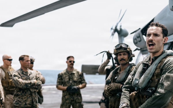 11th MEU Marines, Sailors Conduct Hoist Training Aboard USS Portland