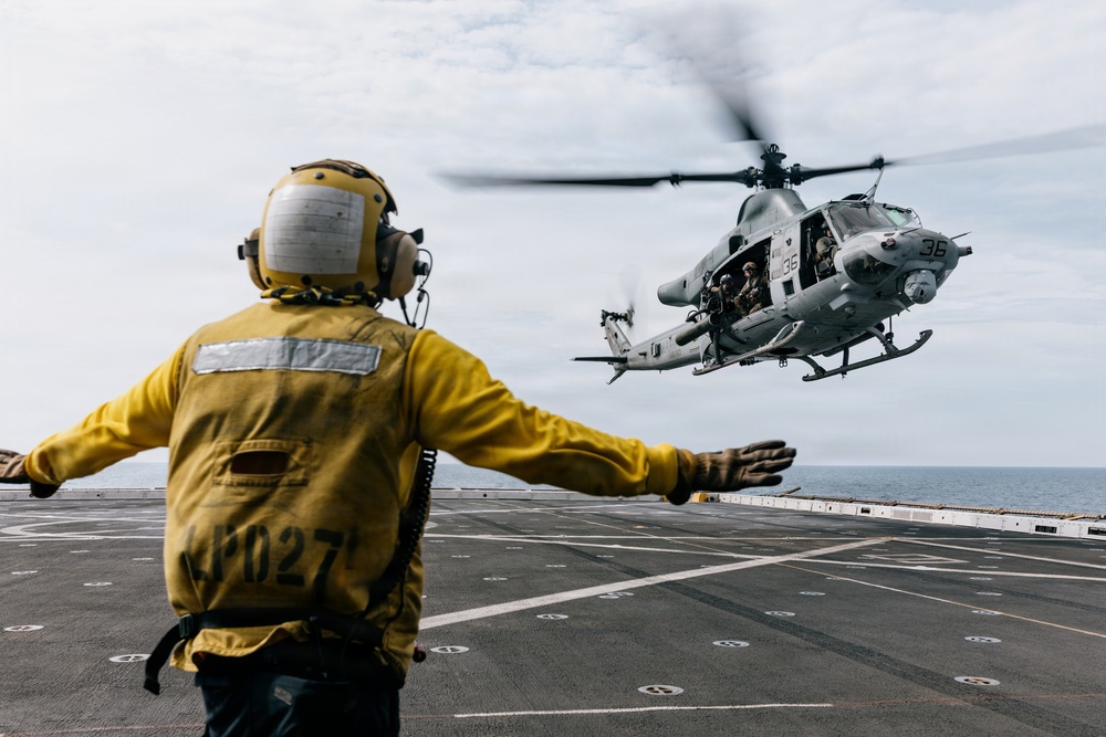 11th MEU Marines, Sailors Conduct Hoist Training Aboard USS Portland