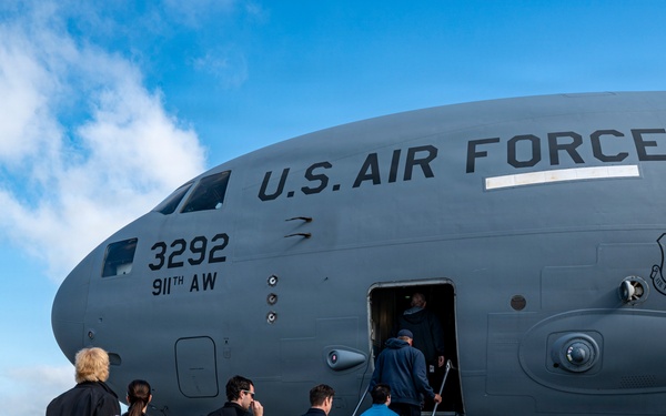 911th AES hosts orientation flight for local medical professionals
