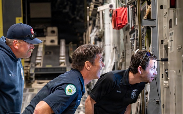 911th AES hosts orientation flight for local medical professionals