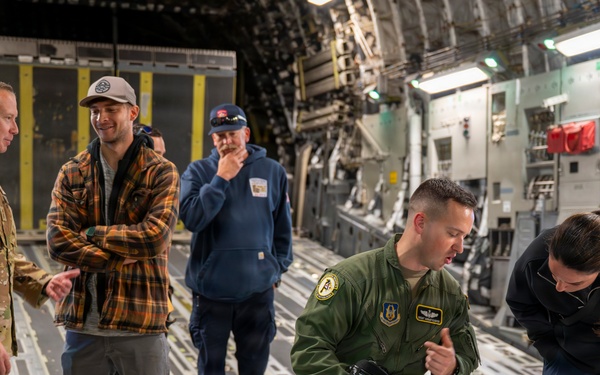 911th AES hosts orientation flight for local medical professionals