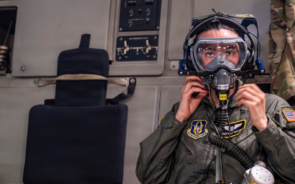 911th AES sharpens in-flight medical readiness