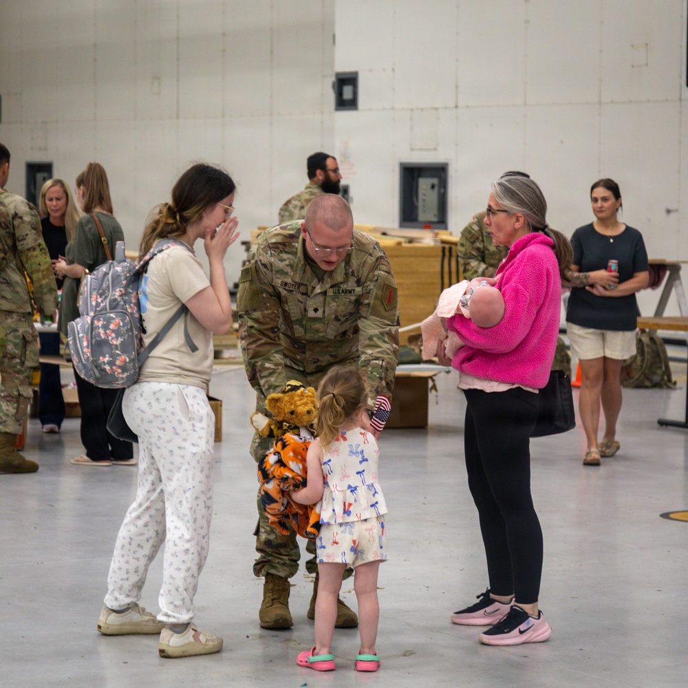 1CAB and HHBN soldiers deploy to Europe