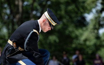 A Commander’s Farewell and Lasting Promise to the Tomb Guards
