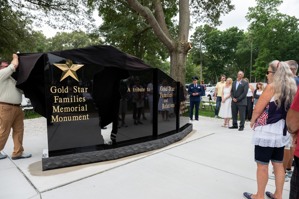 Unveiling of the Gold Star Families Memorial Monument