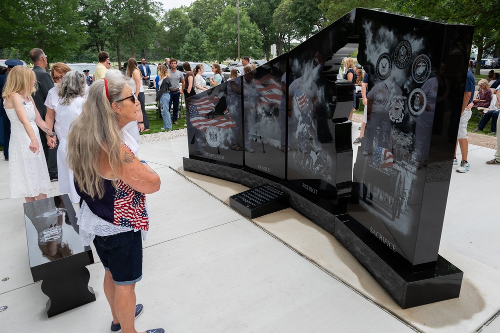 Unveiling of the Gold Star Families Memorial Monument
