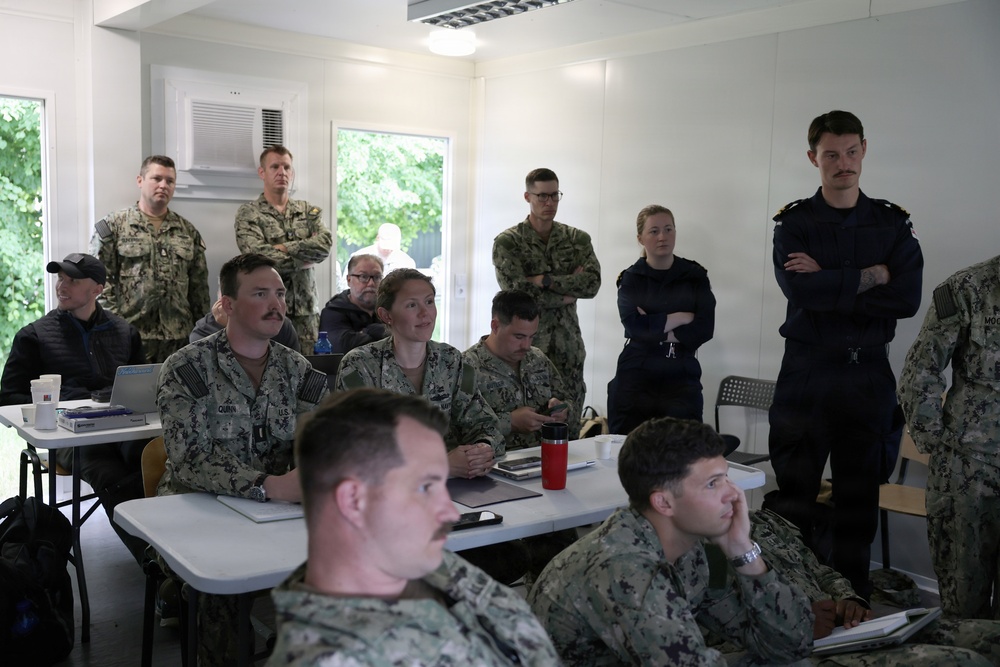 USVDIV-32 conducts live fire exercise with NATO forces