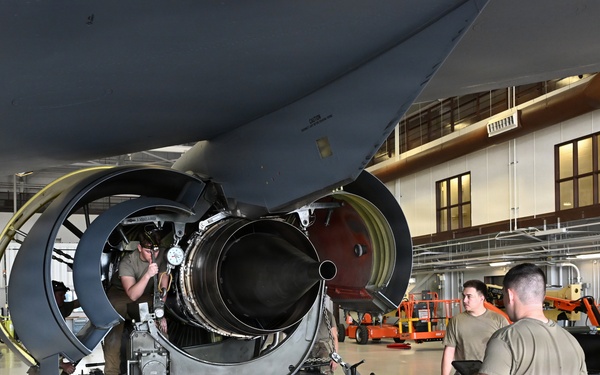 Engine hanging