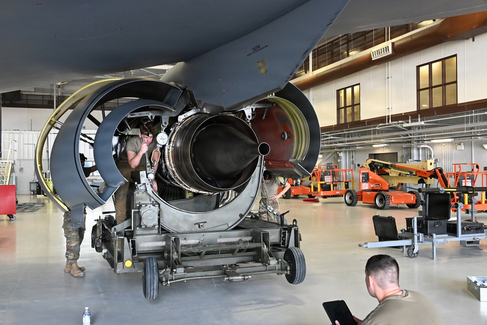 Engine hanging