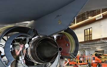 Engine hanging
