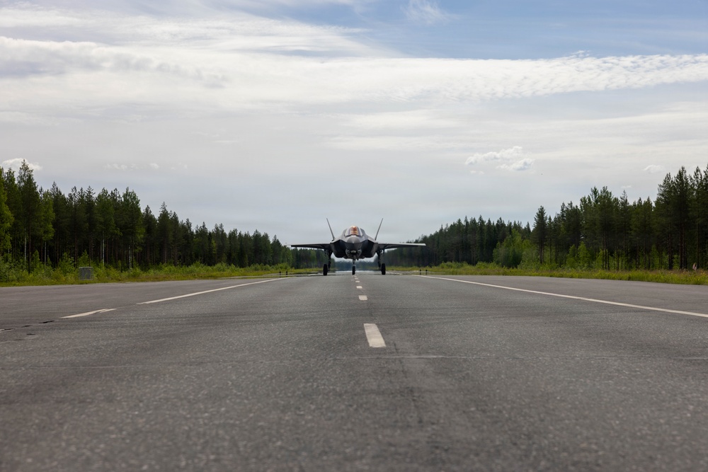 MWSS-272 conducts FARP operations in Finland