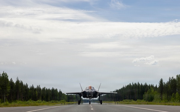 MWSS-272 conducts FARP operations in Finland