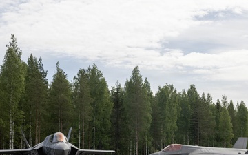 U.S. Marine F-35s land on Finnish highway for the first time, showcasing NATO agility