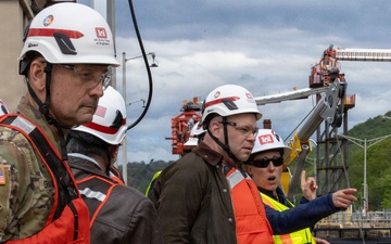 Assistant Secretary of the Army for Civil Works and USACE Commanding General Visit Montgomery Locks and Dam
