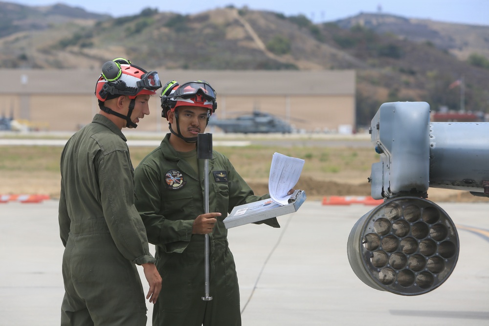 ITX 3-26 | HMLA-775 Conducts Ordnance Loading and Flight Procedures