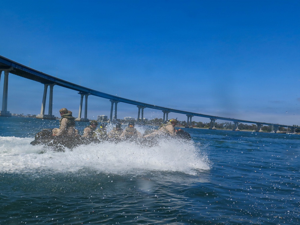 2nd Bn., 5th Marines rehearse open ocean transit, night clandestine landing