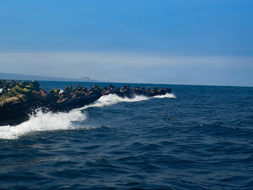2nd Bn., 5th Marines rehearse open ocean transit, night clandestine landing