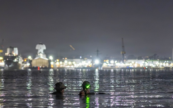 2nd Bn., 5th Marines rehearse open ocean transit, night clandestine landing