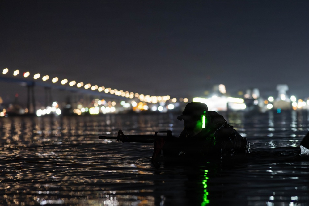 2nd Bn., 5th Marines rehearse open ocean transit, night clandestine landing