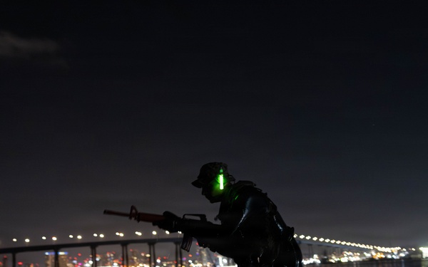 2nd Bn., 5th Marines rehearse open ocean transit, night clandestine landing