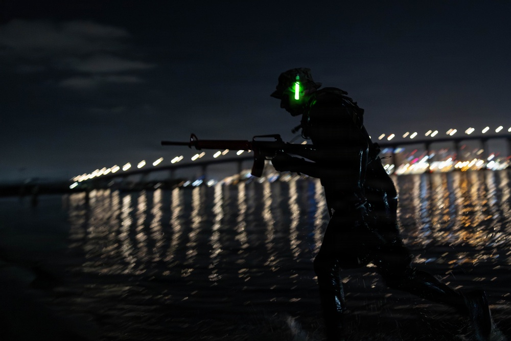 2nd Bn., 5th Marines rehearse open ocean transit, night clandestine landing