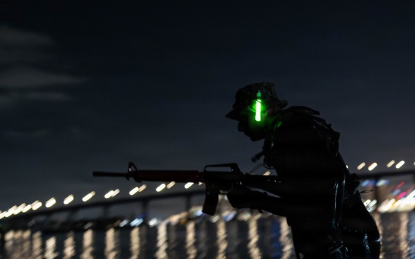 2nd Bn., 5th Marines rehearse open ocean transit, night clandestine landing