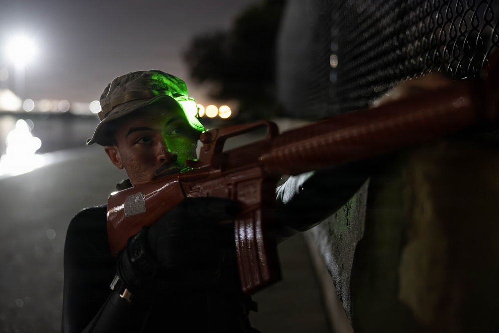 2nd Bn., 5th Marines rehearse open ocean transit, night clandestine landing