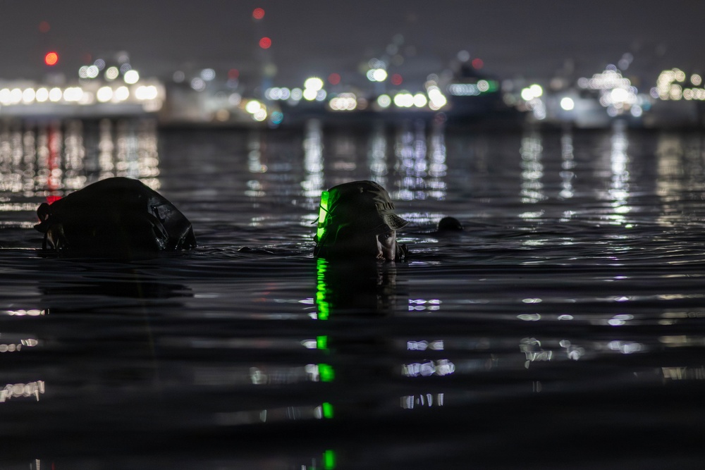 2nd Bn., 5th Marines rehearse open ocean transit, night clandestine landing