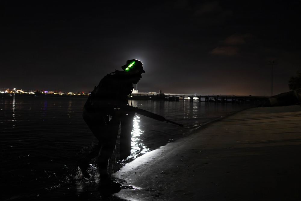 2nd Bn., 5th Marines rehearse open ocean transit, night clandestine landing