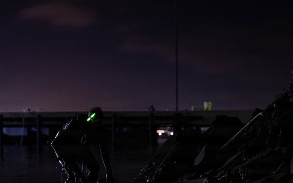 2nd Bn., 5th Marines rehearse open ocean transit, night clandestine landing
