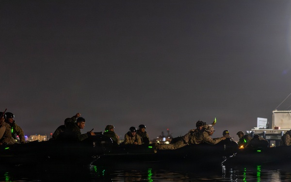 2nd Bn., 5th Marines rehearse open ocean transit, night clandestine landing