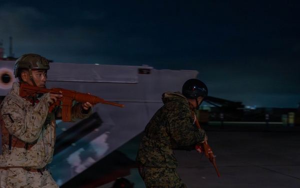2nd Bn., 5th Marines rehearse open ocean transit, night clandestine landing