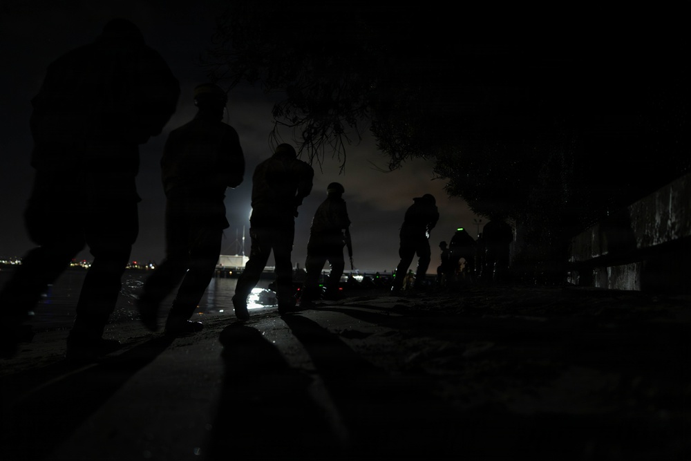 2nd Bn., 5th Marines rehearse open ocean transit, night clandestine landing