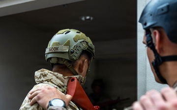 2nd Bn., 5th Marines rehearse open ocean transit, night clandestine landing