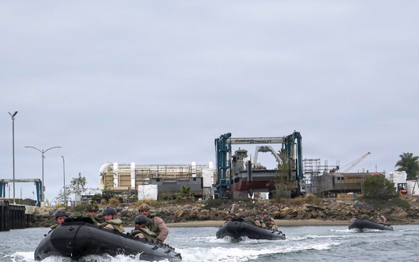 2nd Bn., 5th Marines practice loading, unloading in LCU