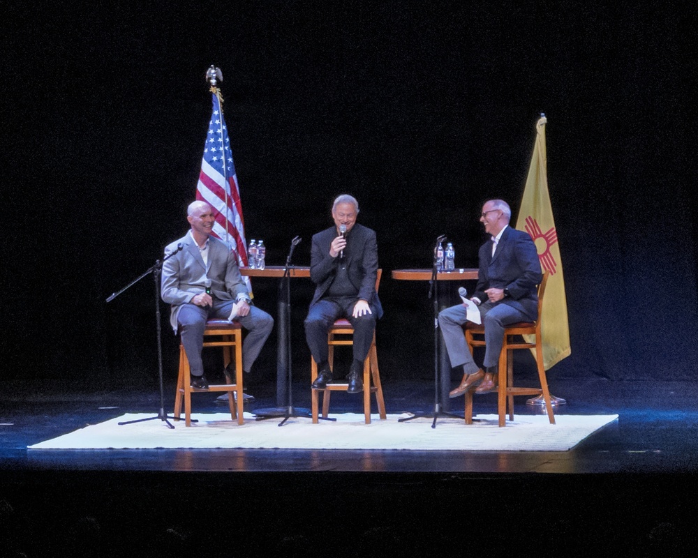 Gary Sinise talks military and life at southern New Mexico event