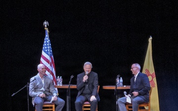 Gary Sinise talks military and life at southern New Mexico event