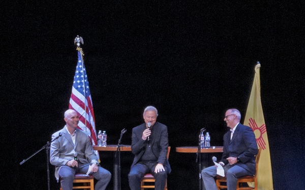 Gary Sinise talks military and life at southern New Mexico event