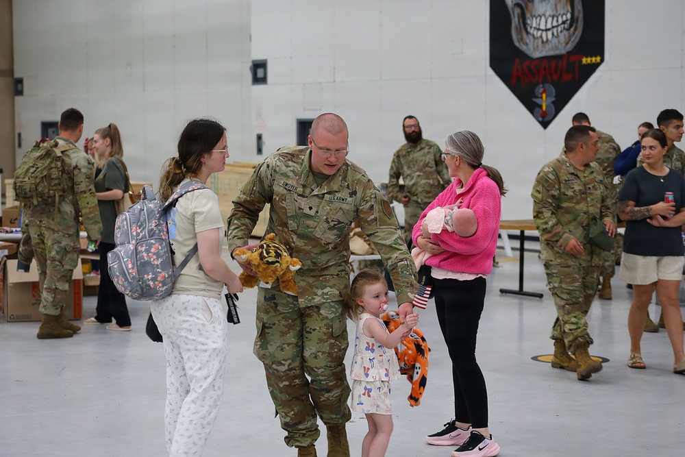 1st CAB and HHBN Soldiers Deploy to Europe