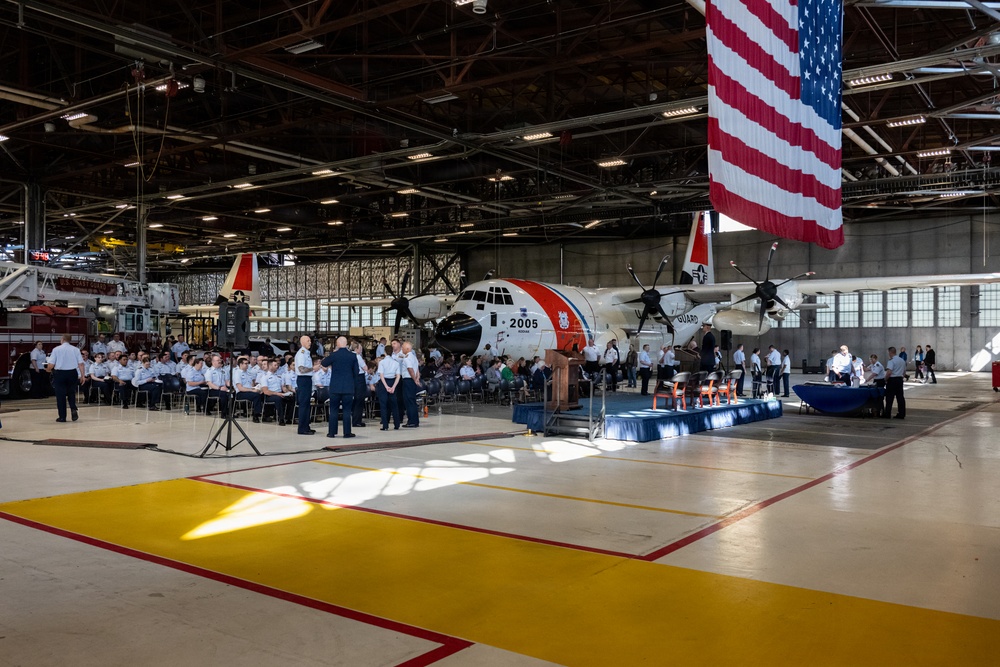 Coast Guard Base Kodiak holds change of command ceremony
