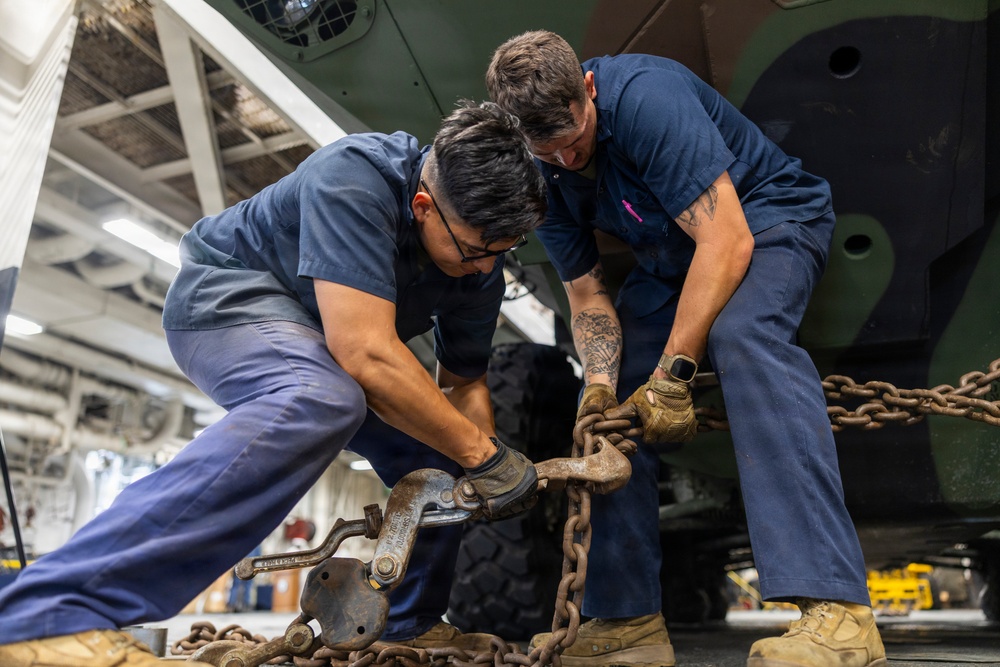 26th Marine Expeditionary Unit’s Type Commanders Amphibious Training | ACV Chain Down