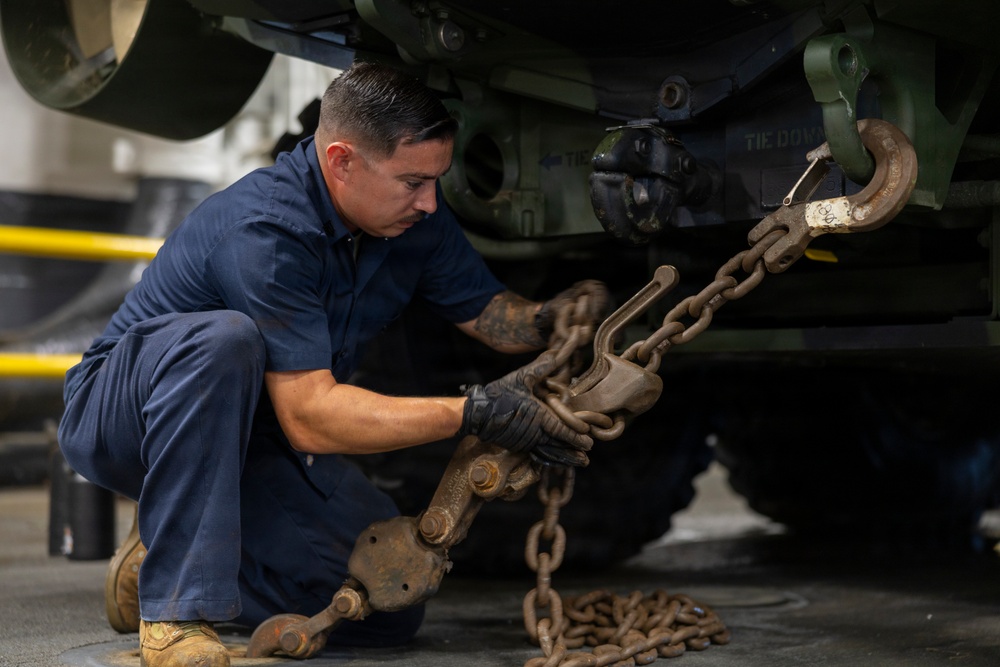 26th Marine Expeditionary Unit’s Type Commanders Amphibious Training | ACV Chain Down