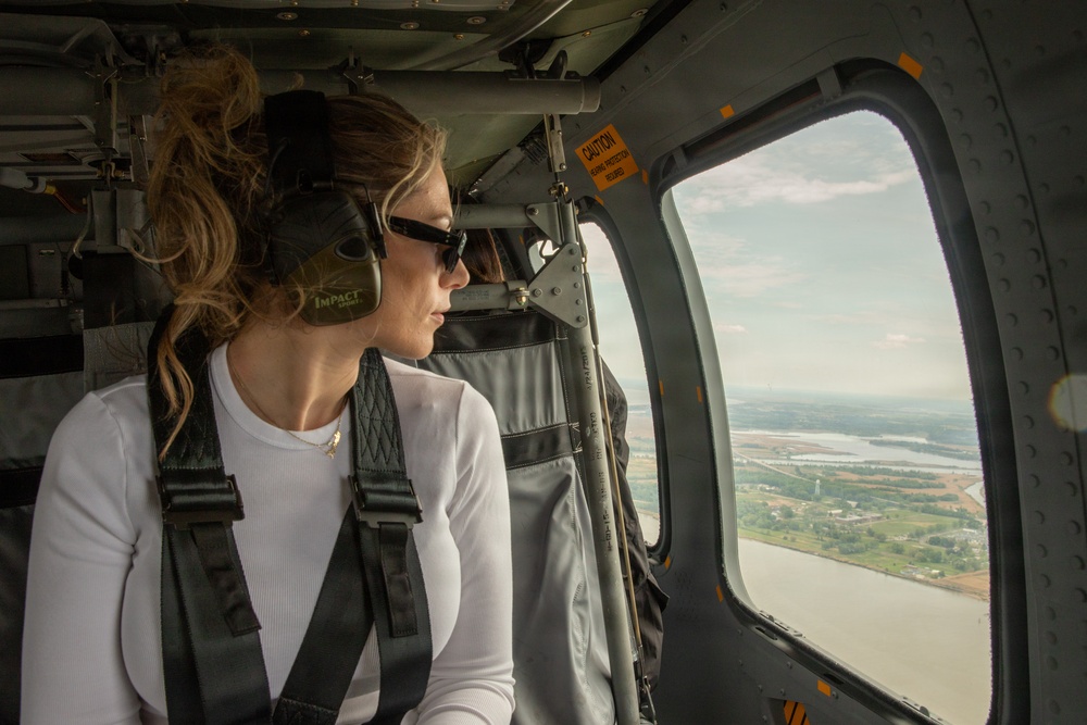 Delaware Army National Guard Aviation Hosts Military Spouse Appreciation Flight