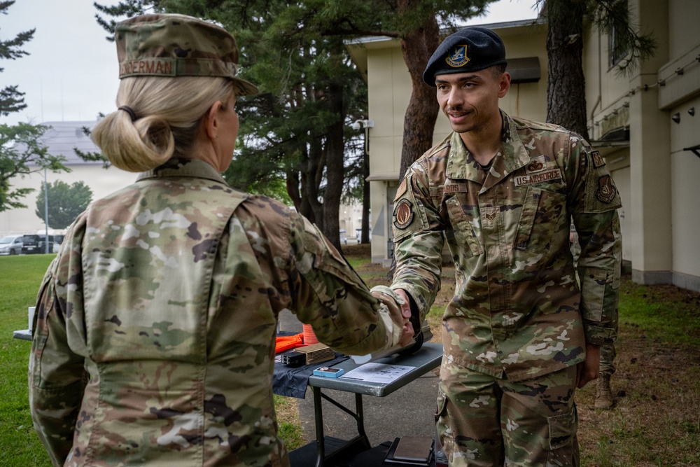 Pacific Air Forces deputy commander visits the 35th Fighter Wing