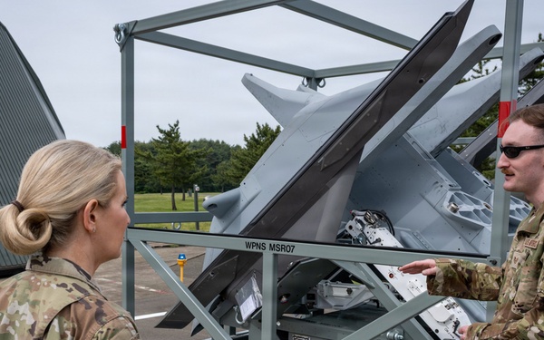 Pacific Air Forces deputy commander visits the 35th Fighter Wing