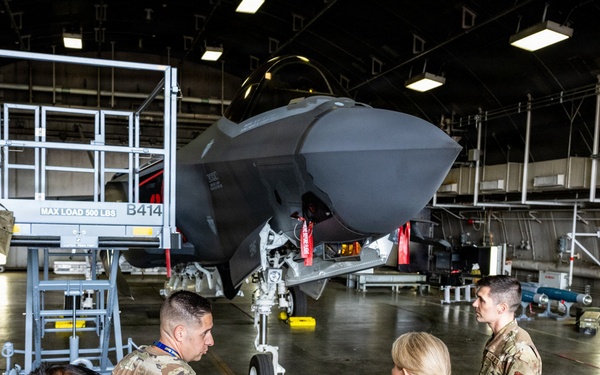 Pacific Air Forces deputy commander visits the 35th Fighter Wing