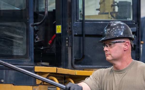 10K A/T Forklift Cylinder Installation