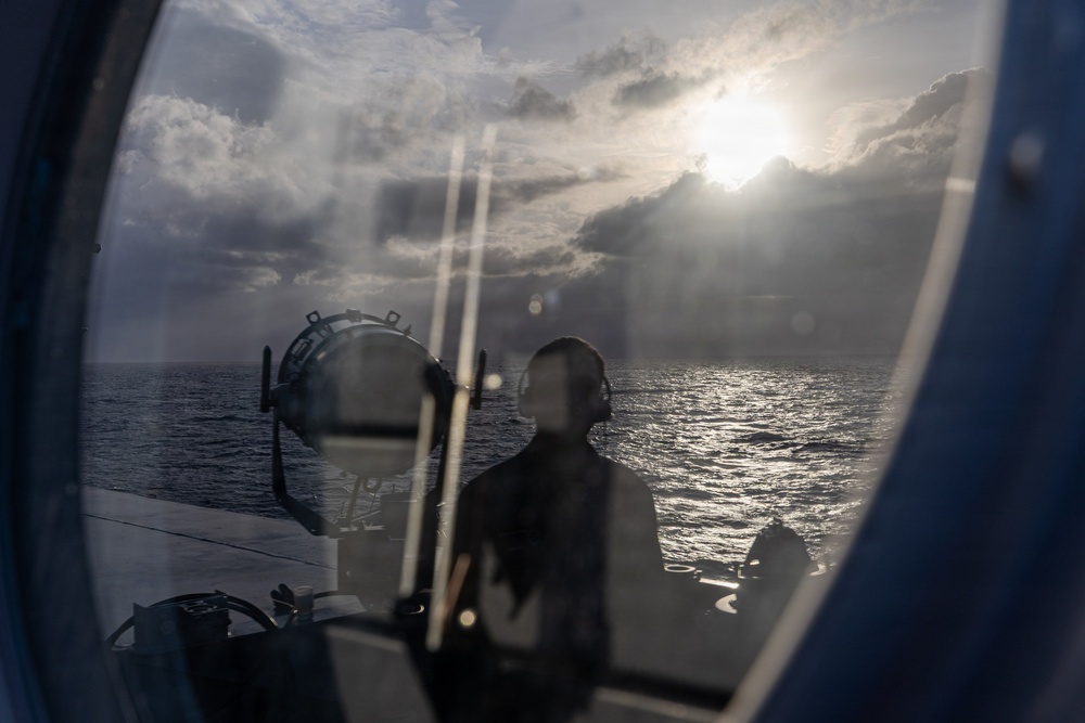 USS Mustin conducts bridge operations