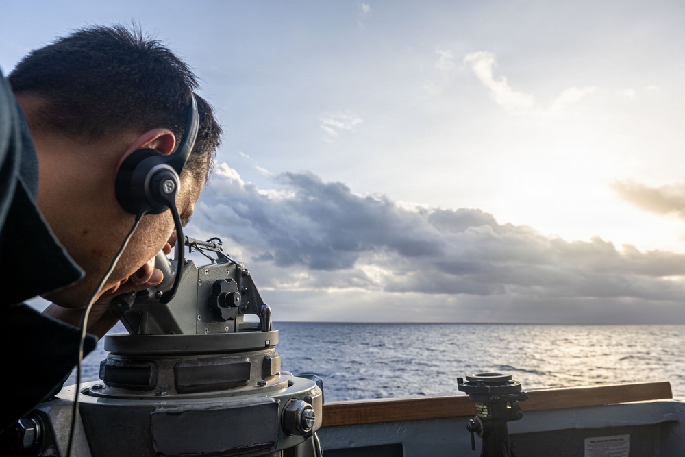 USS Mustin conducts bridge operations