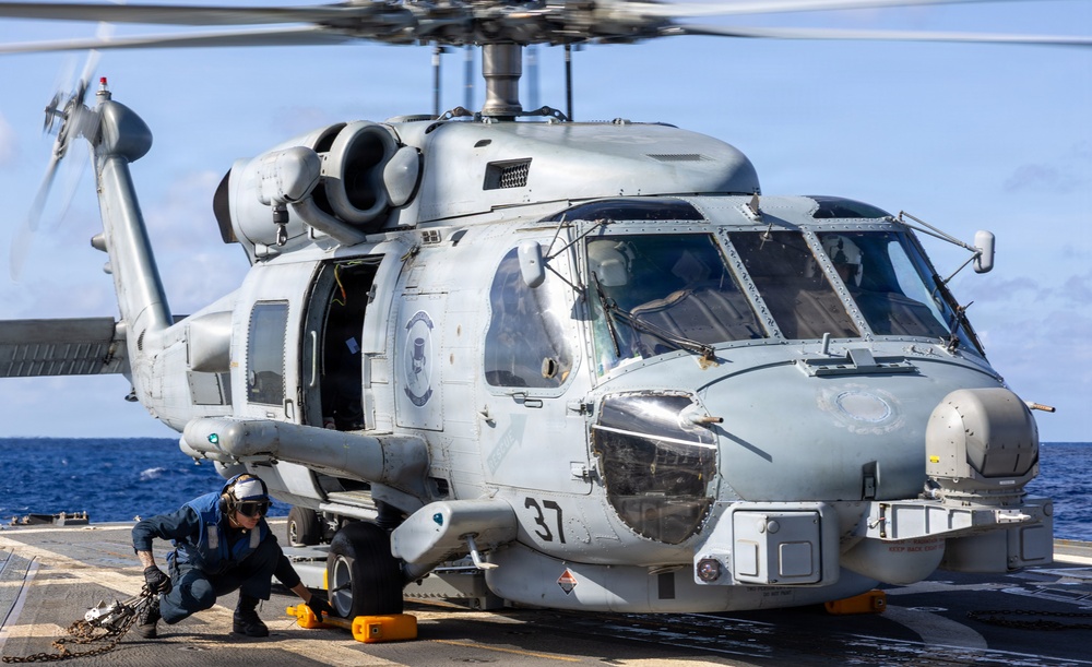 USS Mustin conducts flight operations